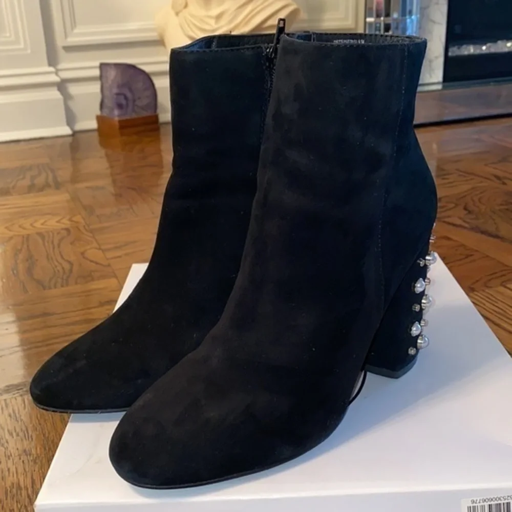 Steve Madden limited ed.Black Sued Yevette Jeweled with pearls heel ankle boots